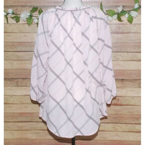 Croft & Barrow Women's Pink Blouse Size 1X Keyhole Ruffled Neckline 3/4 Sleeve - Picture 6 of 10